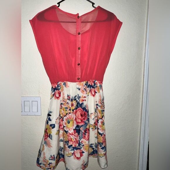 EMMELEE FLORAL SUMMER DRESS- size SMALL - Picture 1 of 6